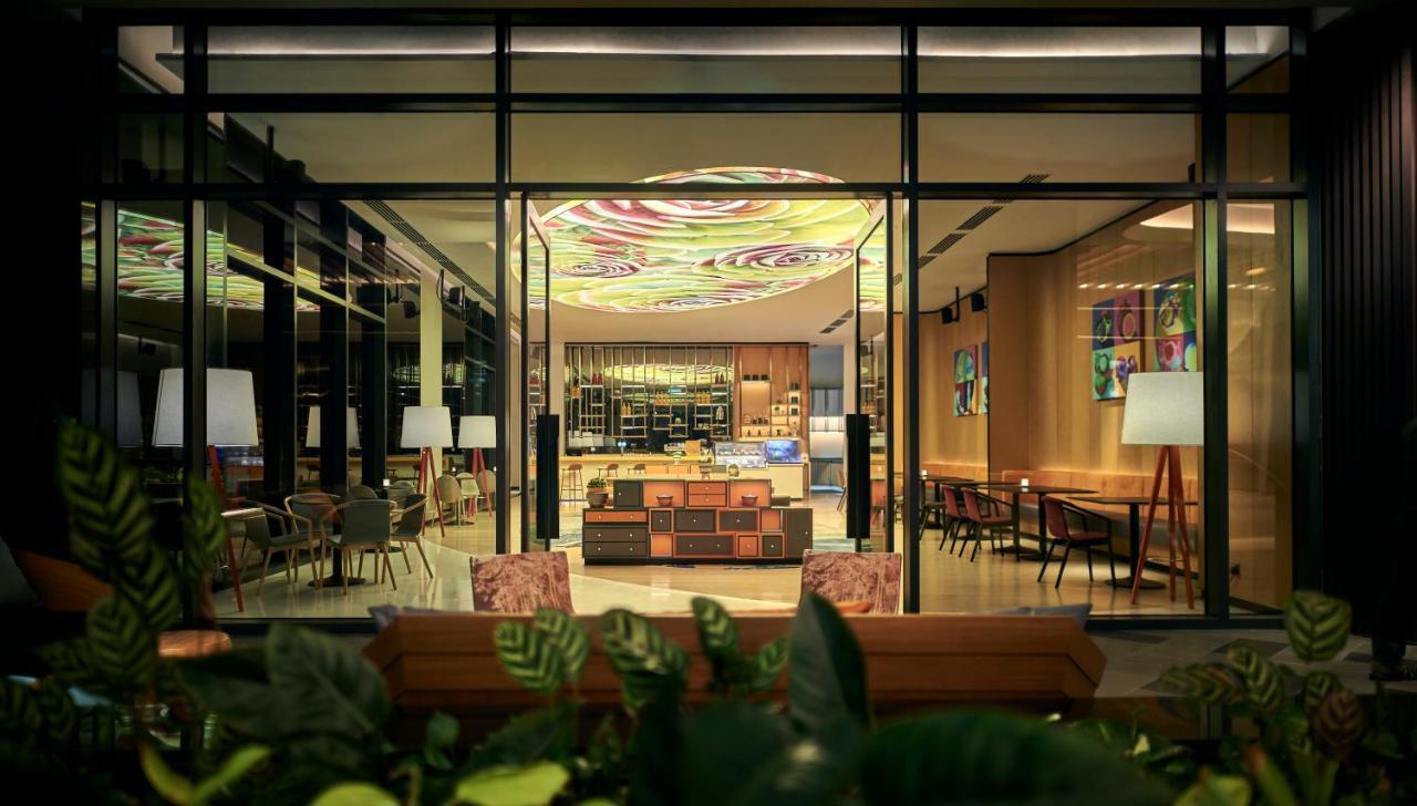 Amari Kuala Lumpur Hotel Buitenkant foto The lobby lounge